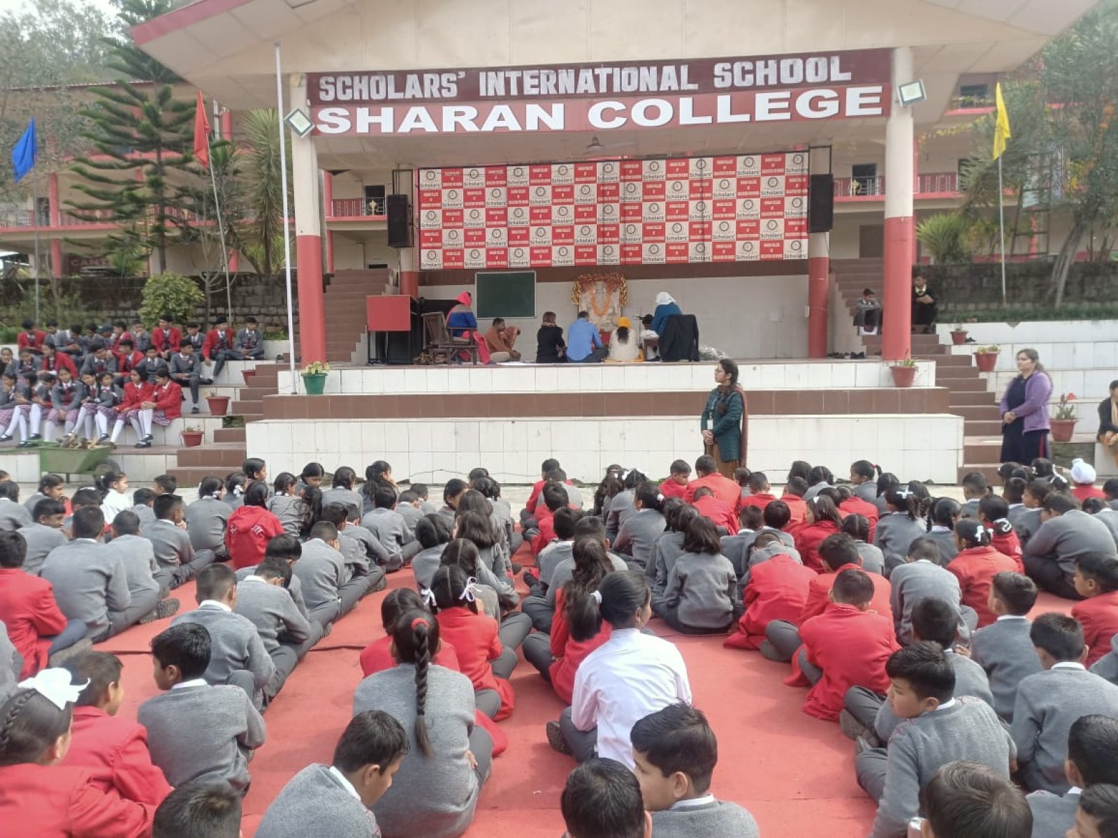 स्कोलर्स इंटरनेशनल स्कूल ने करवाया हवन का आयोजन