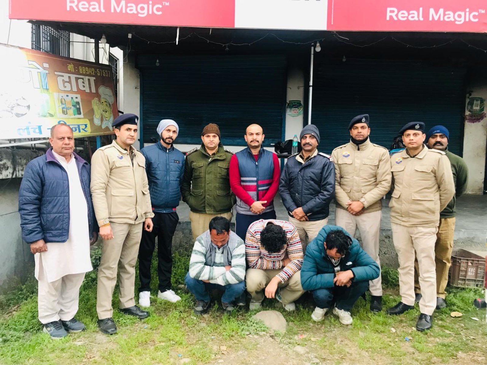 कांगड़ा पुलिस ने 1.945 किलोग्राम की चरस के साथ पकड़े तीन व्यक्ति  