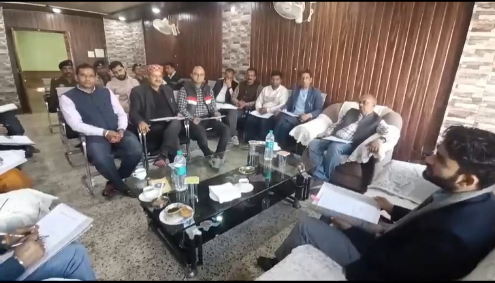 चैत्र नवरात्रों में श्रद्धालुओं को उचित व्यवस्था प्रदान करने के लिए मंदिर प्रशासन ने किया बैठक का आयोजन
