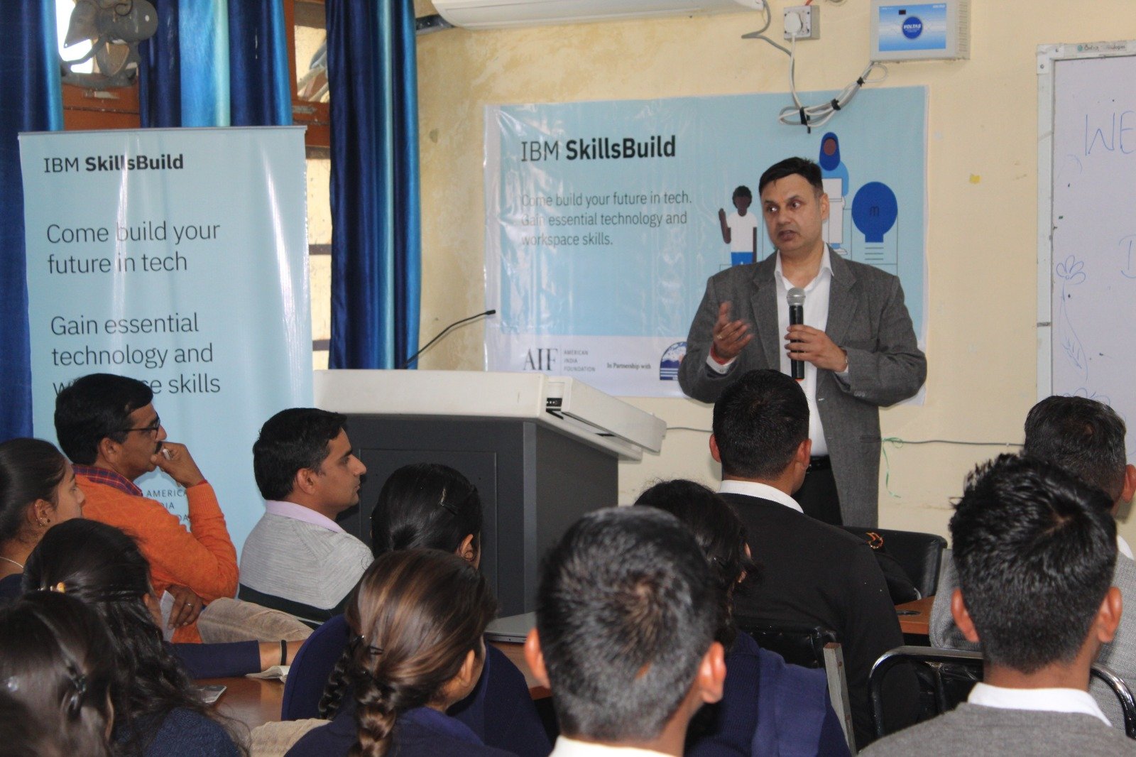 डाइट हमीरपुर में आर्टिफिशियल इंटेलिजेंस और साइबर सुरक्षा को लेकर वर्कशॉप का आयोजन