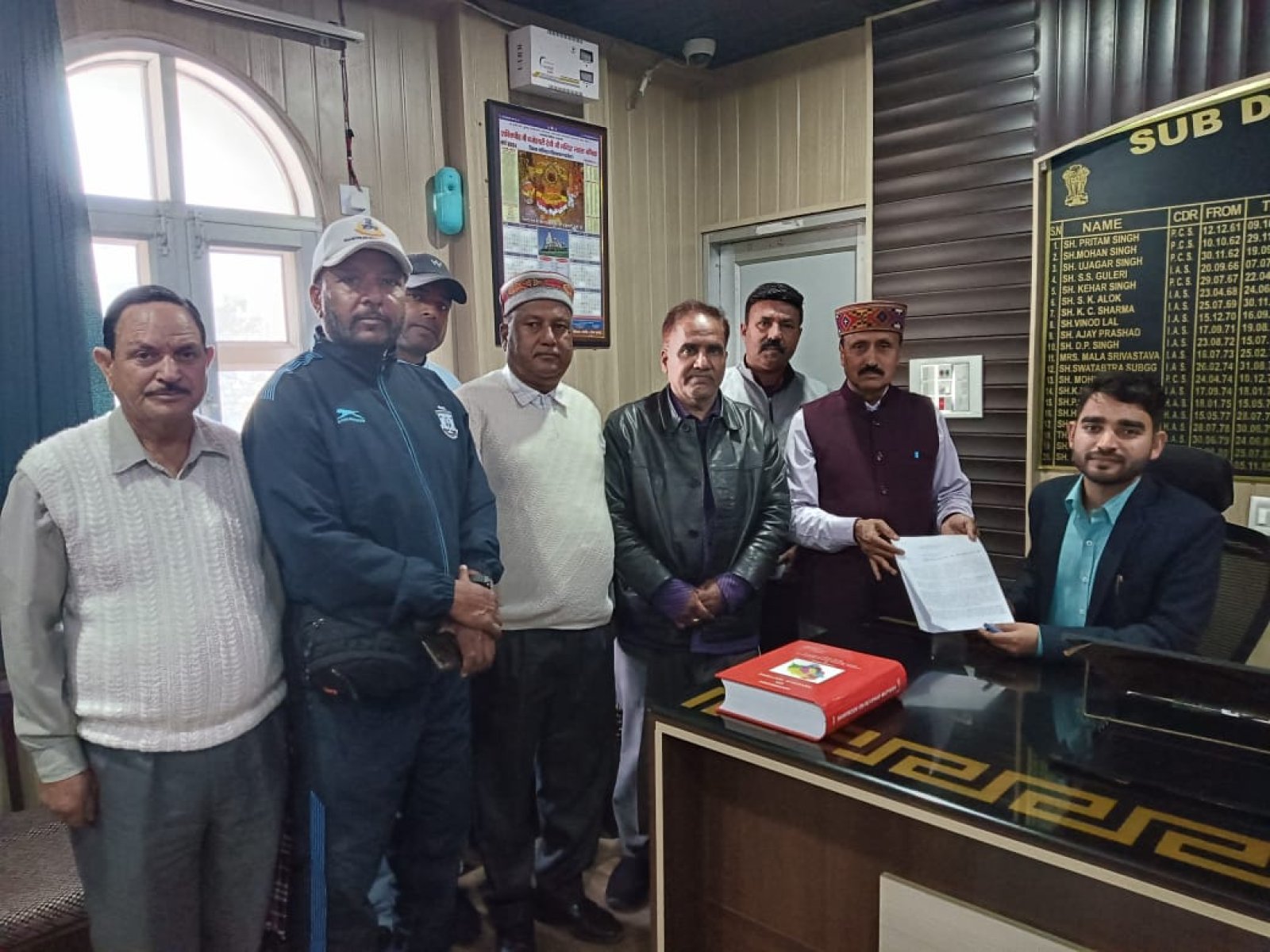 रविदास महासभा कांगड़ा ने एसडीएम के माध्यम से मुख्यमंत्री को सौंपा ज्ञापन