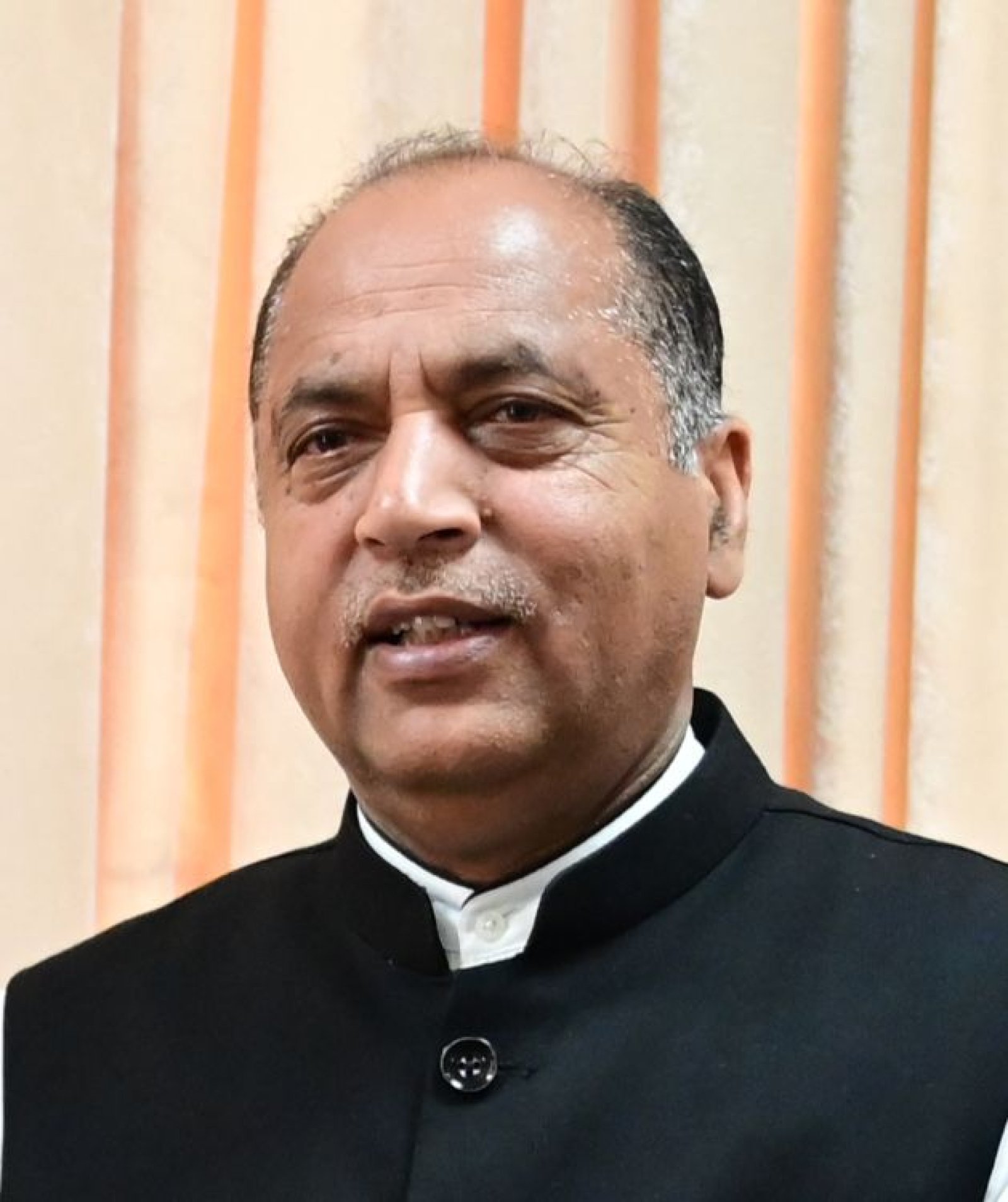अपनी पार्टी के विधायकों को न संभालने का दोष हम पर न दें मुख्यमंत्री: जयराम ठाकुर