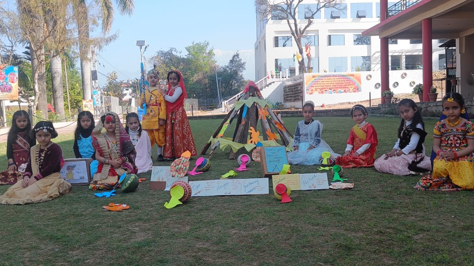 स्कॉलर्स इंटरनेशनल स्कूल में होली महोत्सव का किया आयोजन