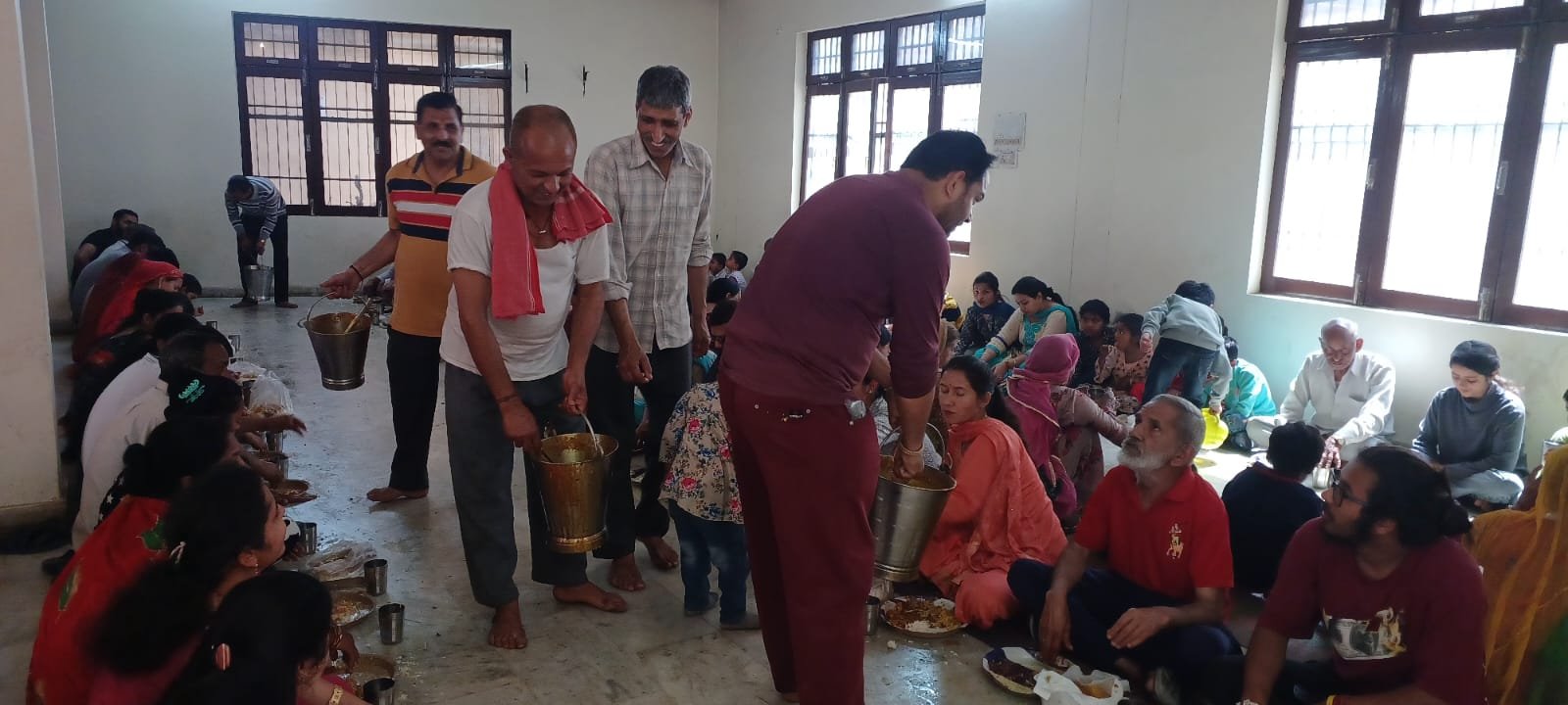 शिवरात्रि के उपलक्षय पर गीता भवन में भंडारे का हुआ आयोजन