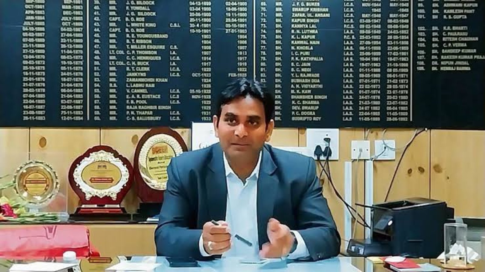 चुनावी डयूटी पर तैनात कर्मचारी मताधिकार से ना रहें वंचित: डीसी