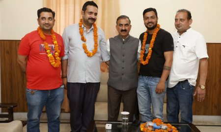 भाजपा समर्थित बीडीसी सदस्य मनजीत कांग्रेस में हुए शामिल