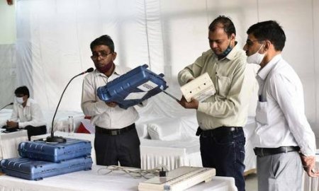 ब्वायज सीनियर सेकेंडरी स्कूल में किया मतदान पूर्वाभ्यास का आयोजन