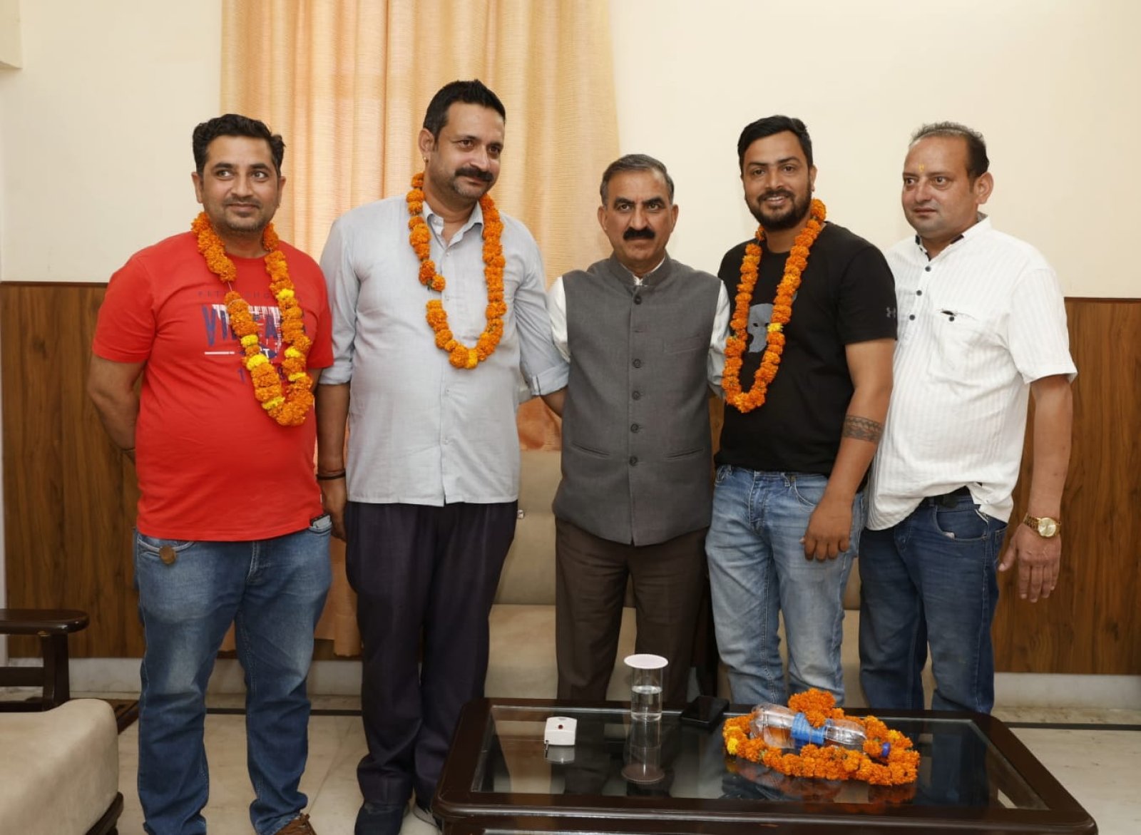 भाजपा समर्थित बीडीसी सदस्य मनजीत कांग्रेस में हुए शामिल