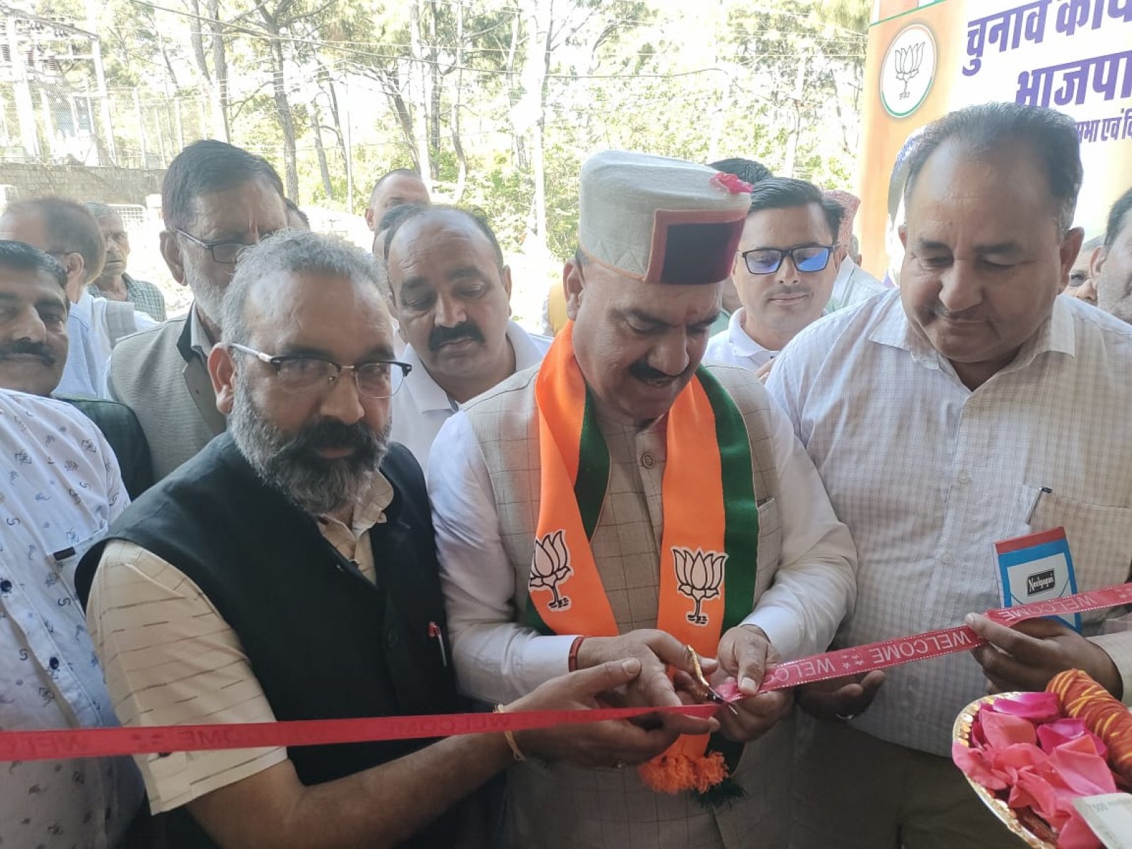 भाजपा प्रत्याशी इंद्र दत लखनपाल ने किया भाजपा कार्यालय का उद्घाटन