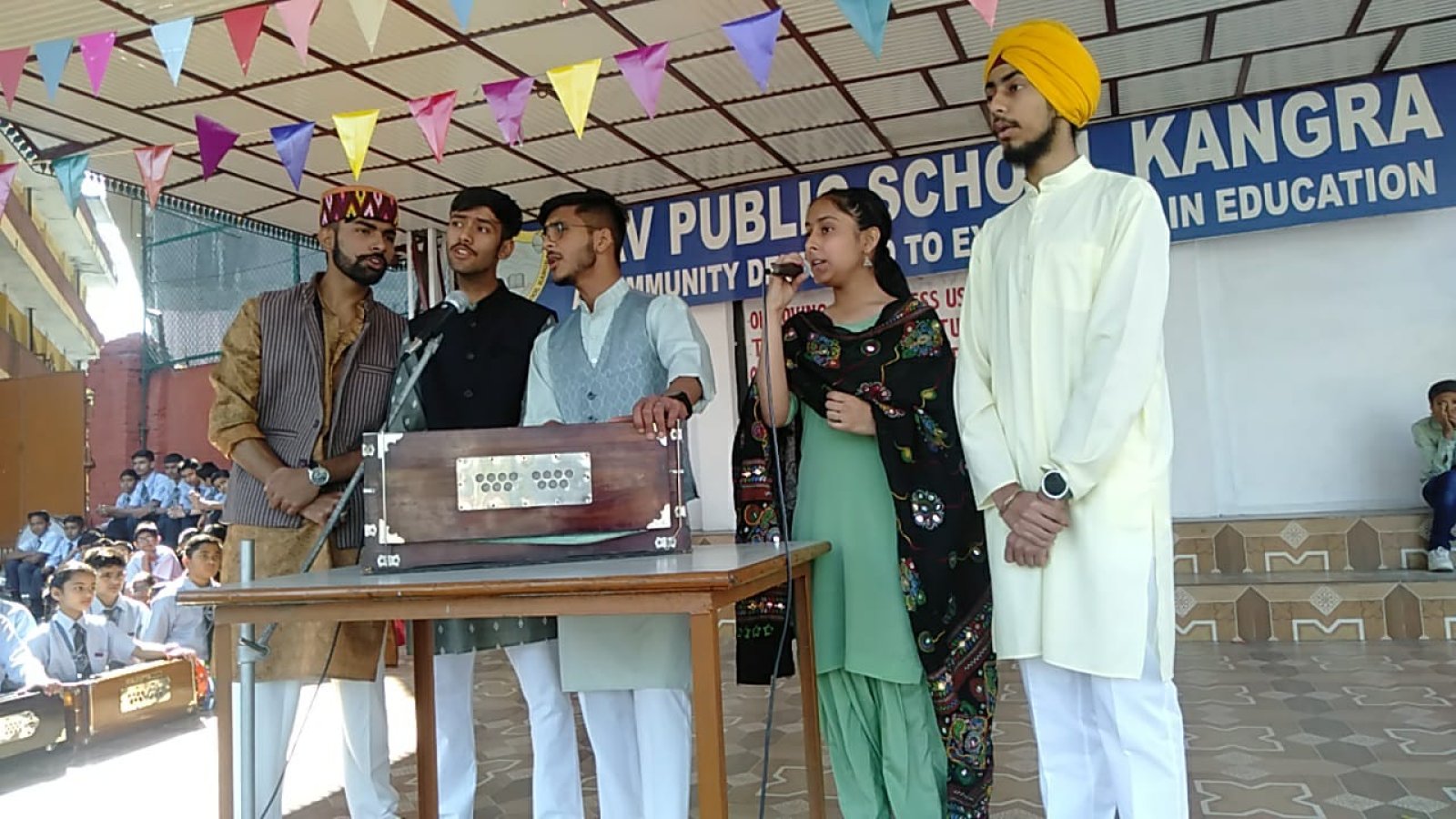 जीएवी कांगड़ा में बैसाखी पर्व की धूम 