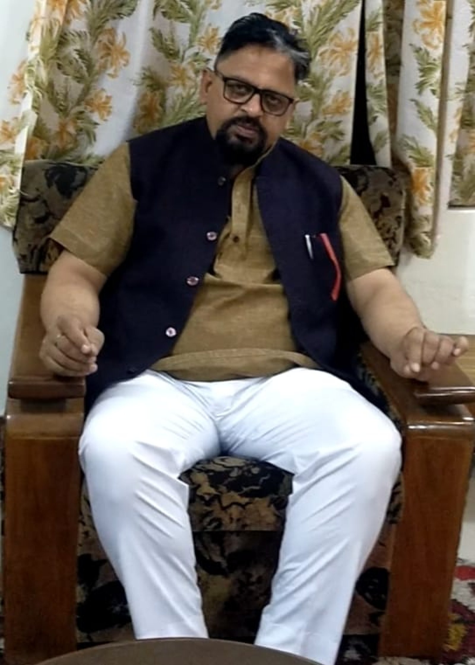 लखनपाल ग्यारह महीनों का नहीं ग्यारह वर्षों का हिसाब दें: पवन कालिया