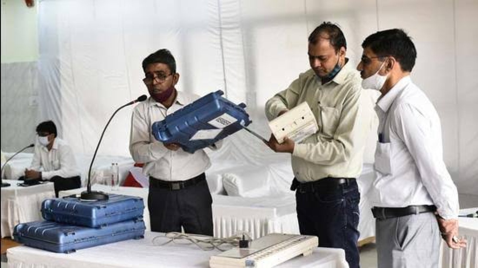 ब्वायज सीनियर सेकेंडरी स्कूल में किया मतदान पूर्वाभ्यास का आयोजन