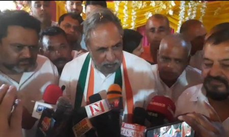 जब पत्रकारों ने आनंद शर्मा से पूछा सवाल, तो  पत्रकारों पर भड़क  उठे भवानी सिंह पठानिया।  