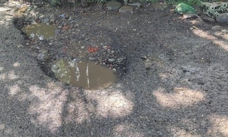 जोगीपुर रोड कांगड़ा हुआ गड्ढों से बदहाल, लोग हो रहे परेशान