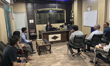 चुनाव व्यय पर्यवेक्षक प्रतिभा चौधरी ने कांगड़ा में अधिकारियों संग की बैठक