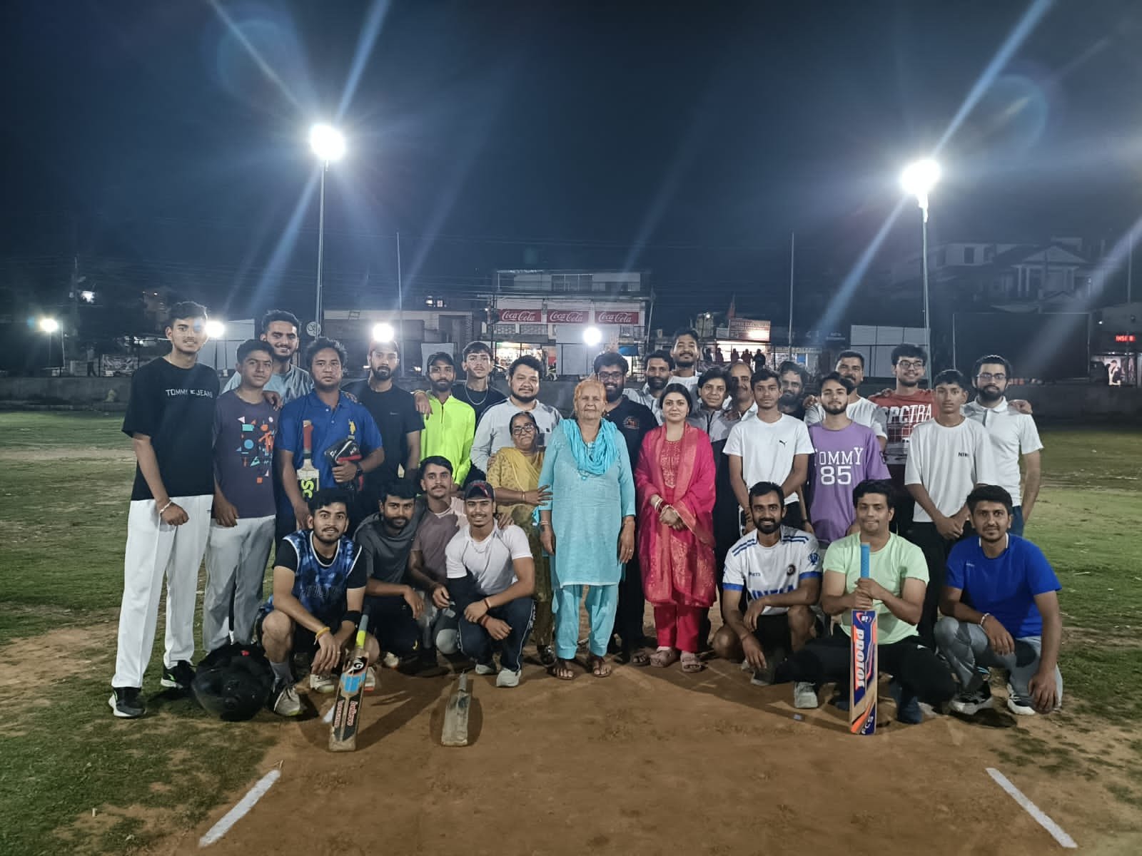 मेला ग्राउंड दाड़ी में डे नाइट क्रिकेट टूर्नामेंट हुआ शुरू