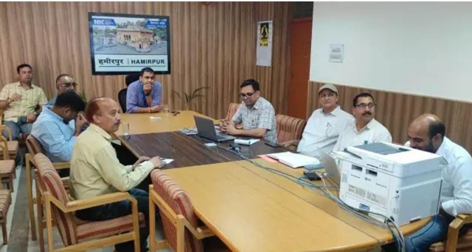 उपायुक्त कार्यालय हमीरपुर में वीडियो कांफ्रेंसिंग के जरिए हुई मतदान टीमों की तीसरी रैंडमाइजेशन प्रक्रिया