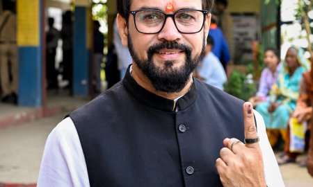 अंतिम चरण में कंगना और अनुराग ठाकुर ने अपने -अपने संसदीय क्षेत्र में  डाले वोट