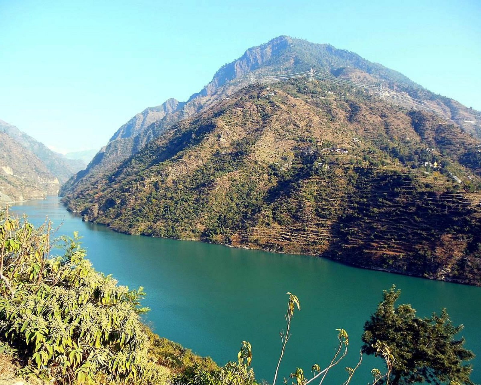 पीने के पानी को तरसे लोग ,तीन-तीन स्कीमें नाकाम