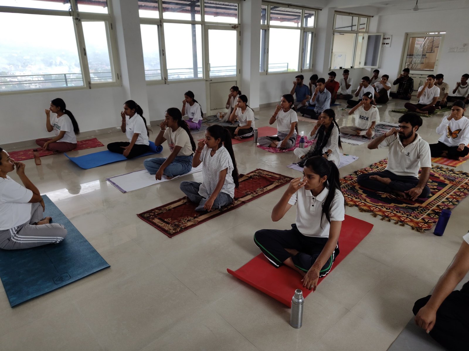 ग्लोबल साईं एजुकेशनल ट्रस्ट ने योग शिविर का किया आयोजन