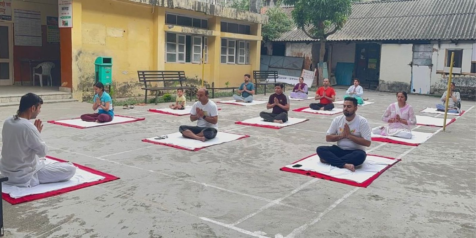 सिविल हॉस्पिटल कांगड़ा में मनाया अंतर्राष्ट्रीय योग दिवस, एसएमओ ने दिए सुझाव