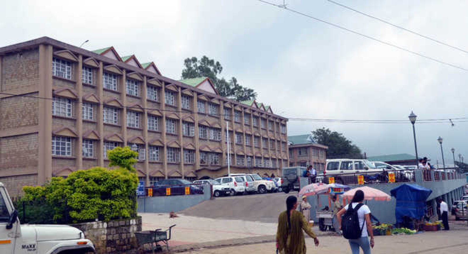 सचिवालय भवन बना कबाड़ खाना, लोगों को होगी परेशानी