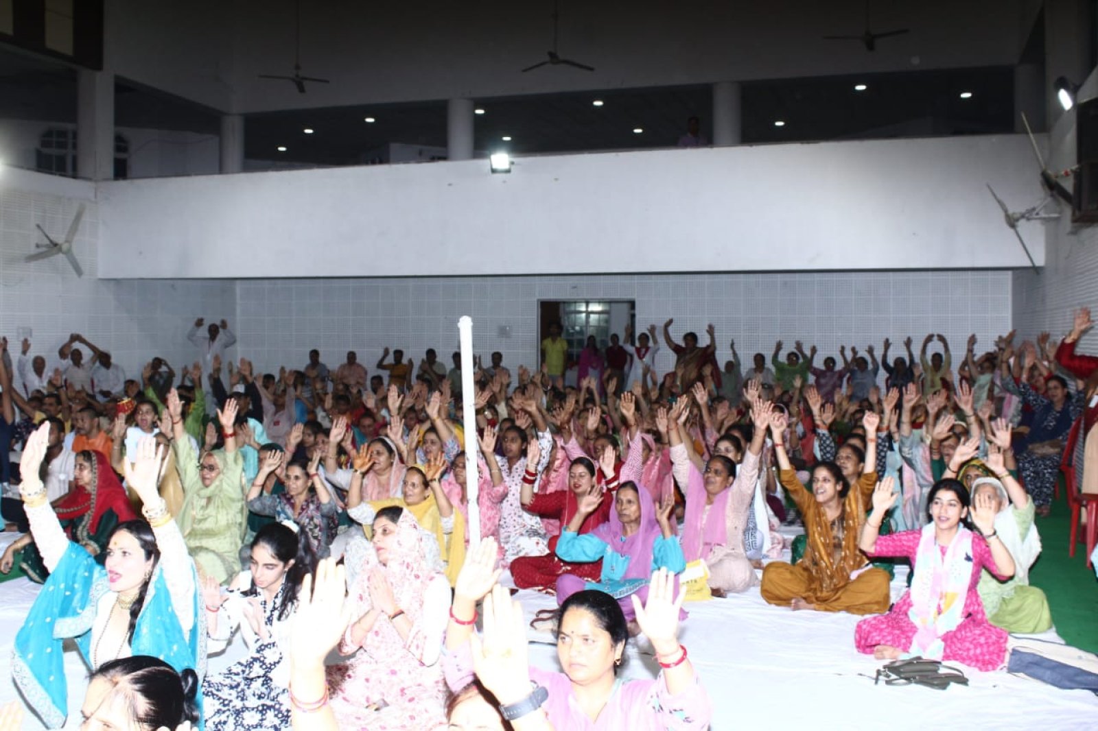 श्री राम कथा मानव के हृदय में भक्ति, वैराग्य और प्रेम का बीज करती है रोपित