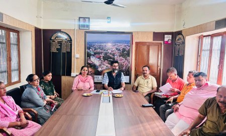 पेयजल व्यवस्था को लेकर नगर पंचायत नादौन में बैठक का आयोजन