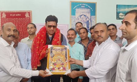 कैबिनेट रैंक मंत्री आरएस बाली ने सपरिवार पहुंच कर शक्तिपीठ श्री बज्रेश्वरी देवी में की पूजा अर्चना