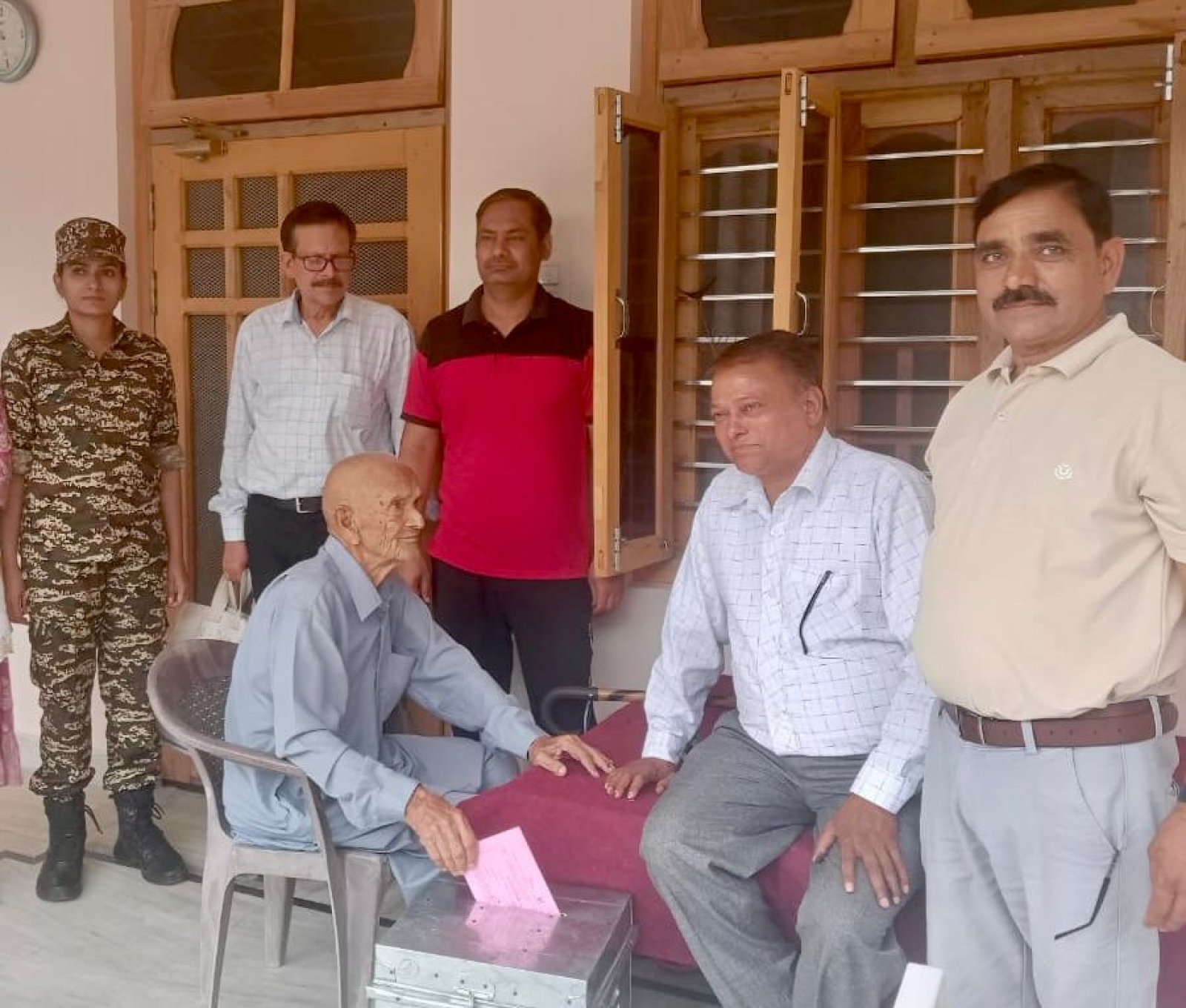 570 हुई घर से मतदान करने वालों की संख्या: एसडीएम