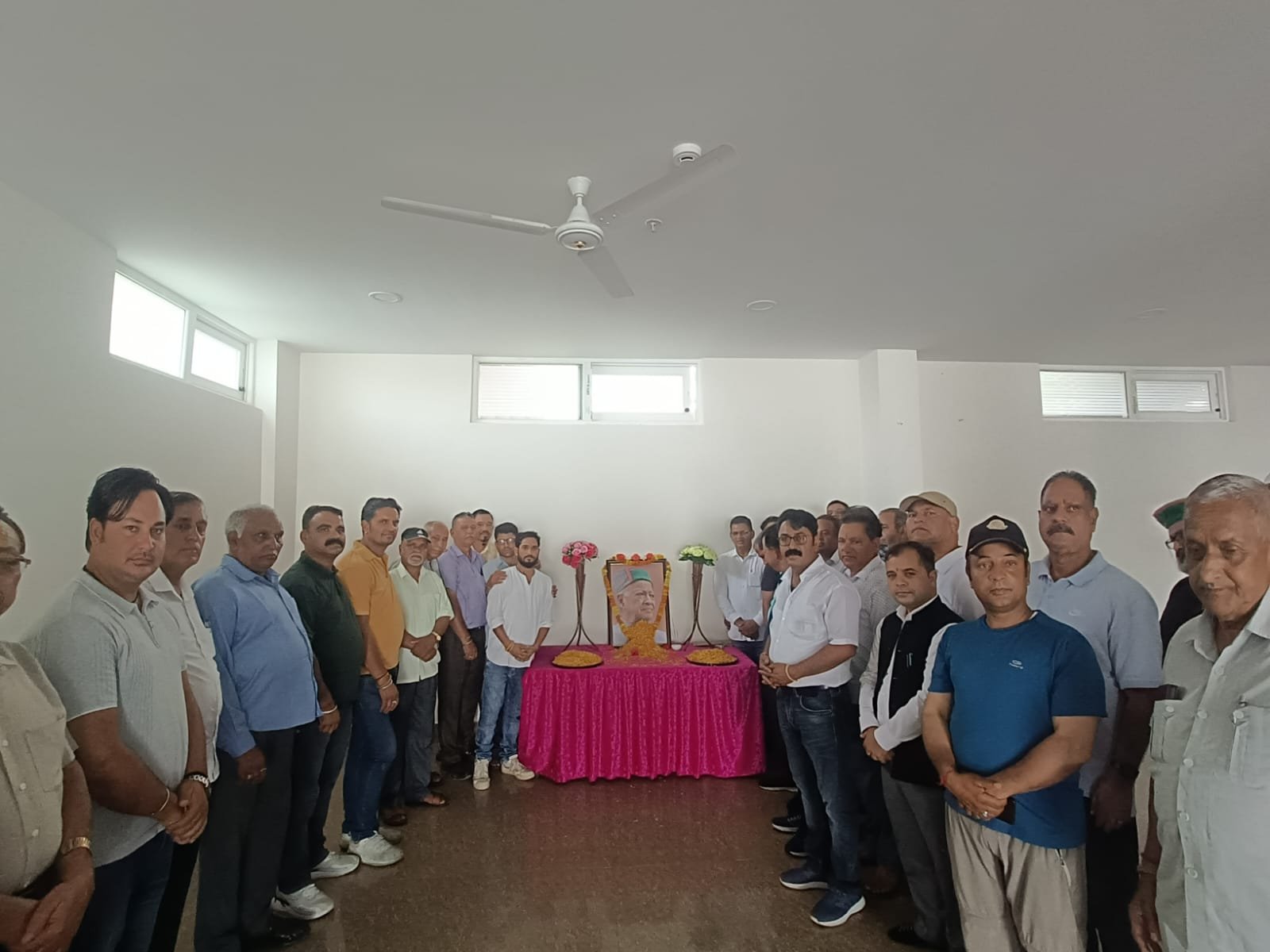 धर्मशाला में पूर्व सीएम स्वर्गीय वीरभद्र सिंह को किया याद