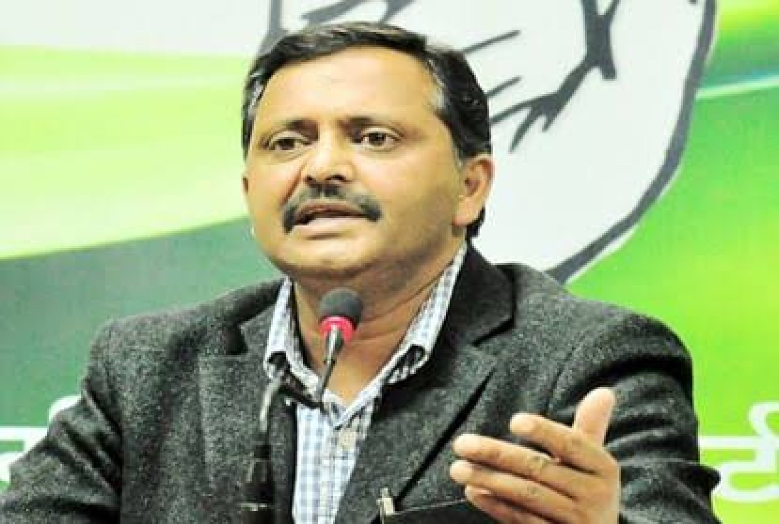 झूठी खबर चलाने पर एफआईआर दर्ज करने के निर्देश: नरेश चौहान