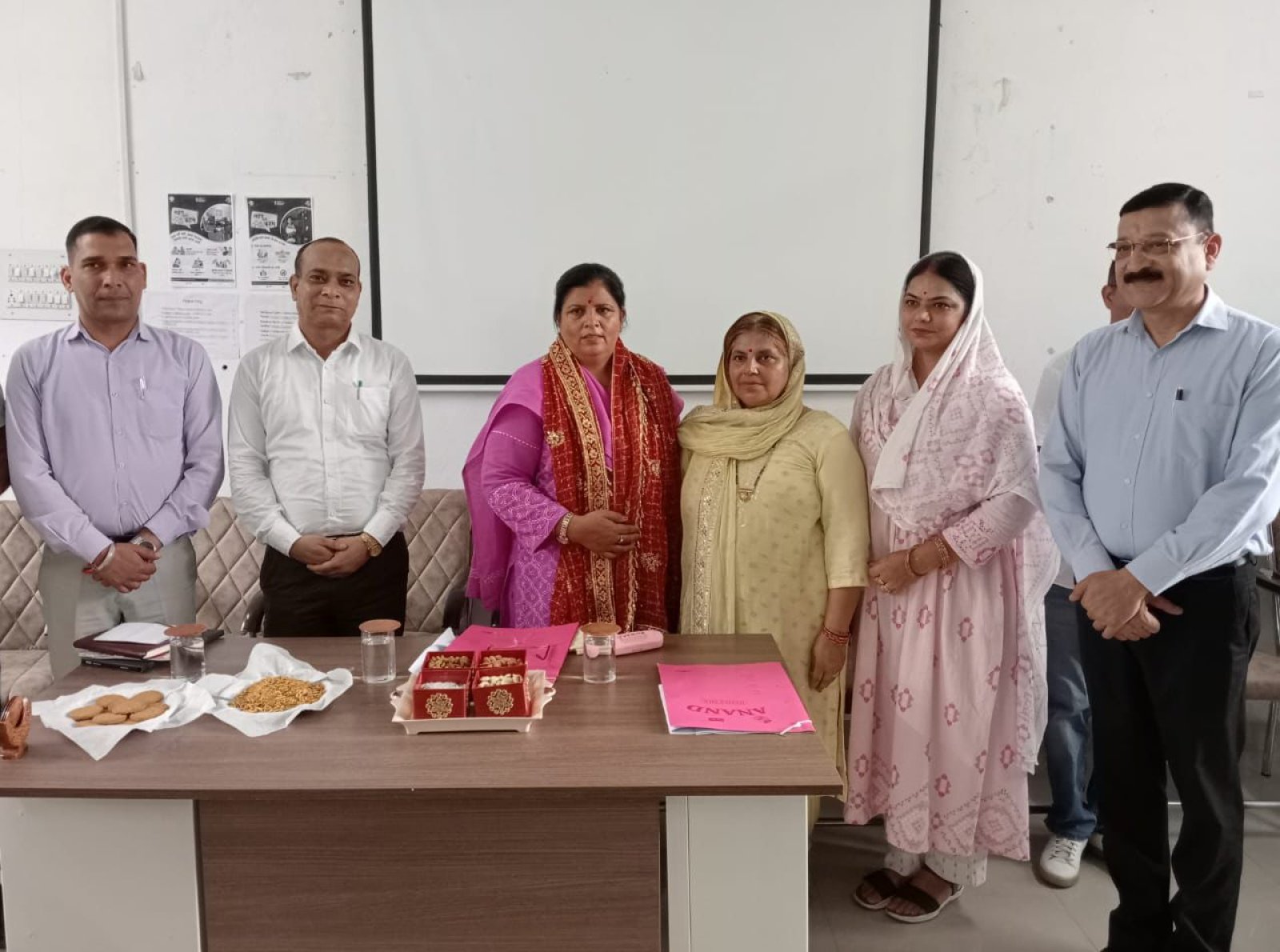 विधायक ने लिया विकास खंड देहरा में चल रहे विकास कार्यों का ब्यौरा