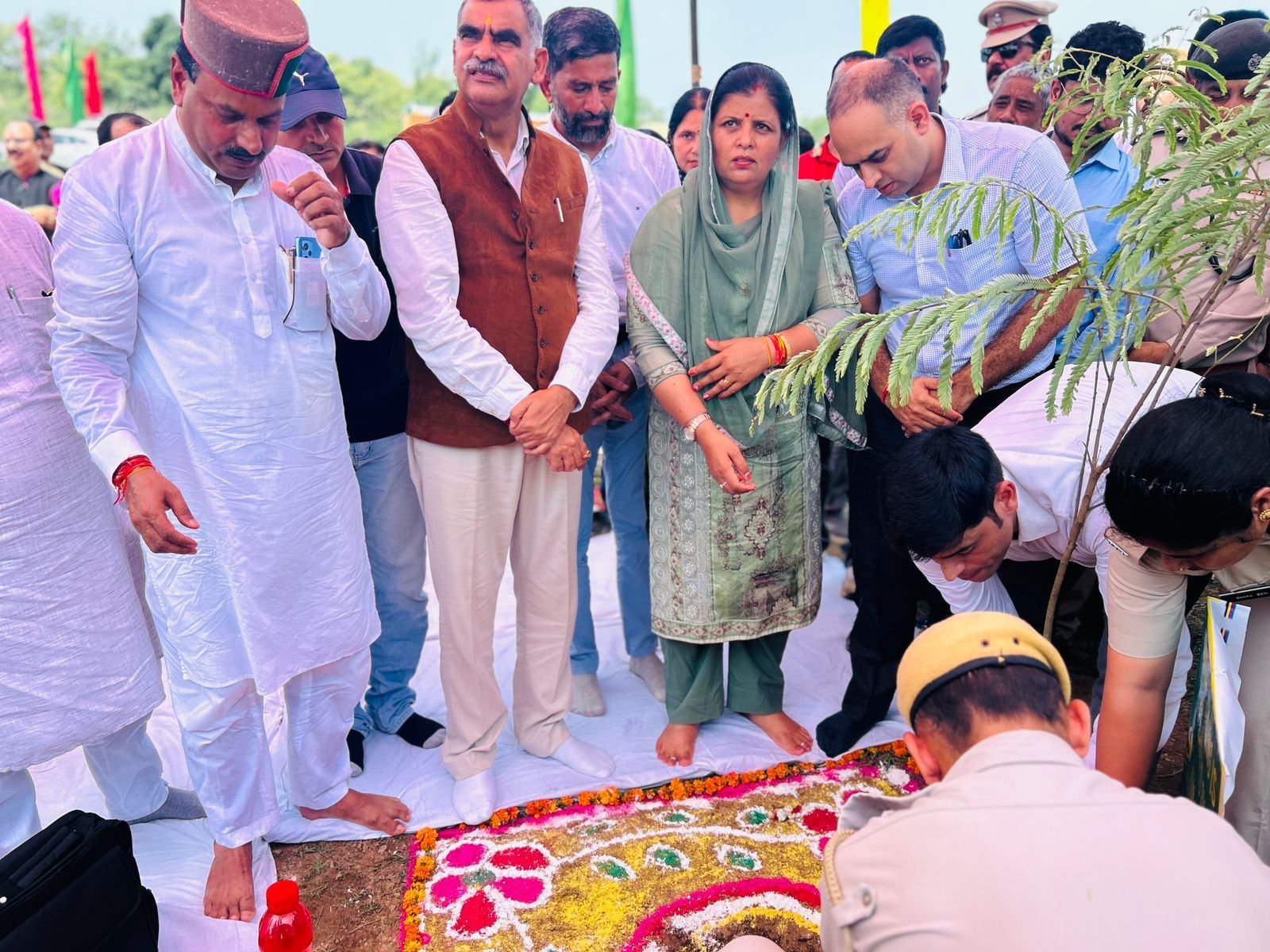 हमारे जीवन की रीड़ हैं वन, इनको बचाना खुद को बचाने जैसा: कमलेश ठाकुर