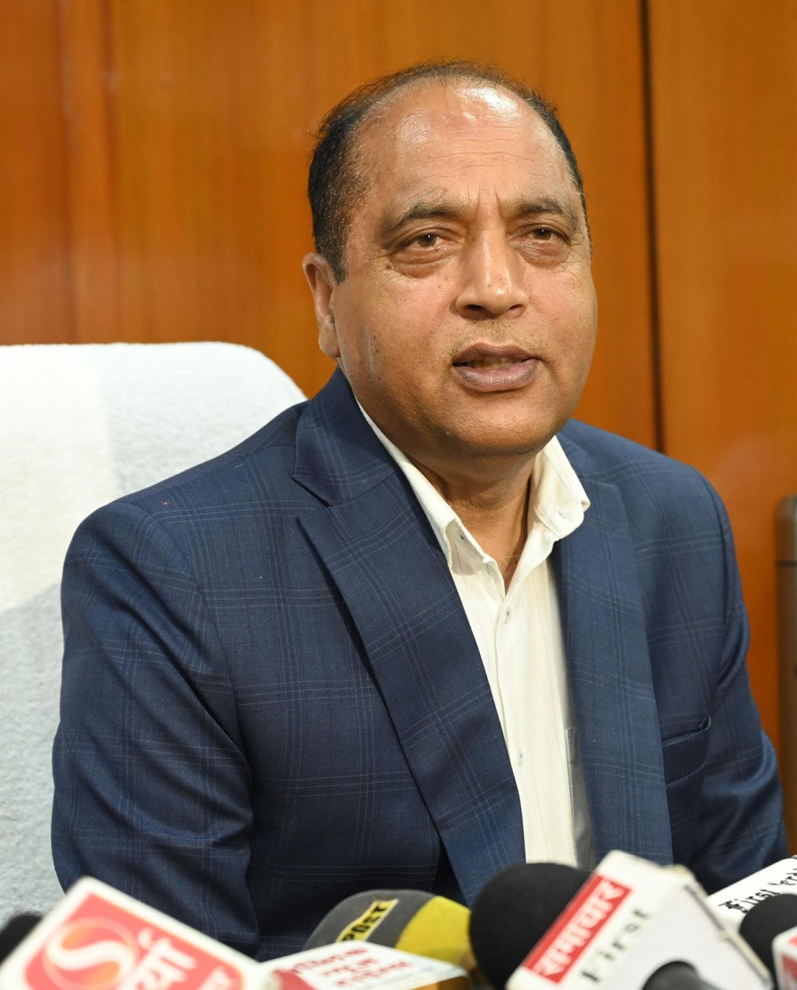 पुलिस कर्मियों की एचआरटीसी की यात्रा के फ़ैसले को वापस ले सरकार : जयराम ठाकुर