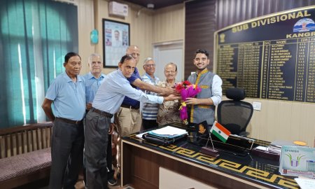 वरिष्ठ नागरिक कल्याण फाउंडेशन के प्रतिनिधिमंडल ने एसडीएम कांगड़ा को सौंपा ज्ञापन