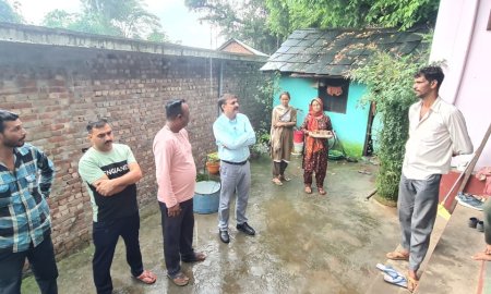 कांगड़ा के विधायक पवन काजल ने खोली गांव पहुंच कर पीड़ित परिवार से की मुलाकात