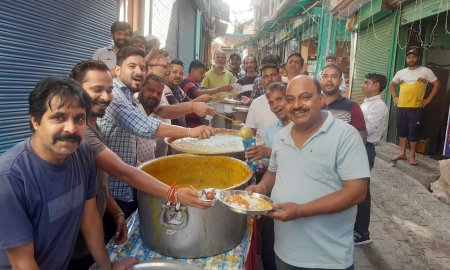 सराफा मार्केट डूंगा बाजार कांगड़ा में भंडारे का किया आयोजन