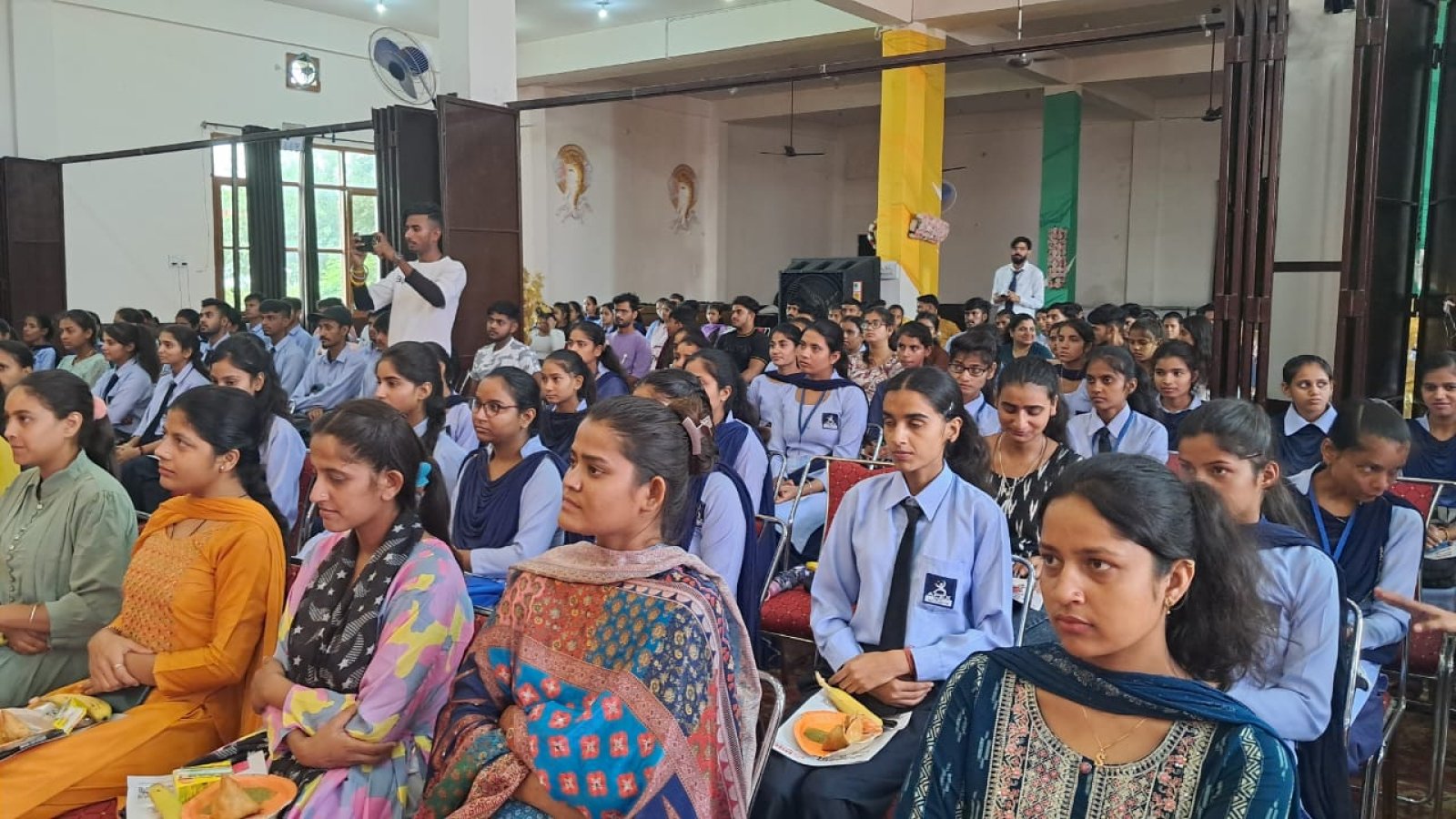 आर्यन्स के ब्रांड एंबेसडर पैरा क्रिकेटर आमिर हुसैन का कांगड़ा दौरा