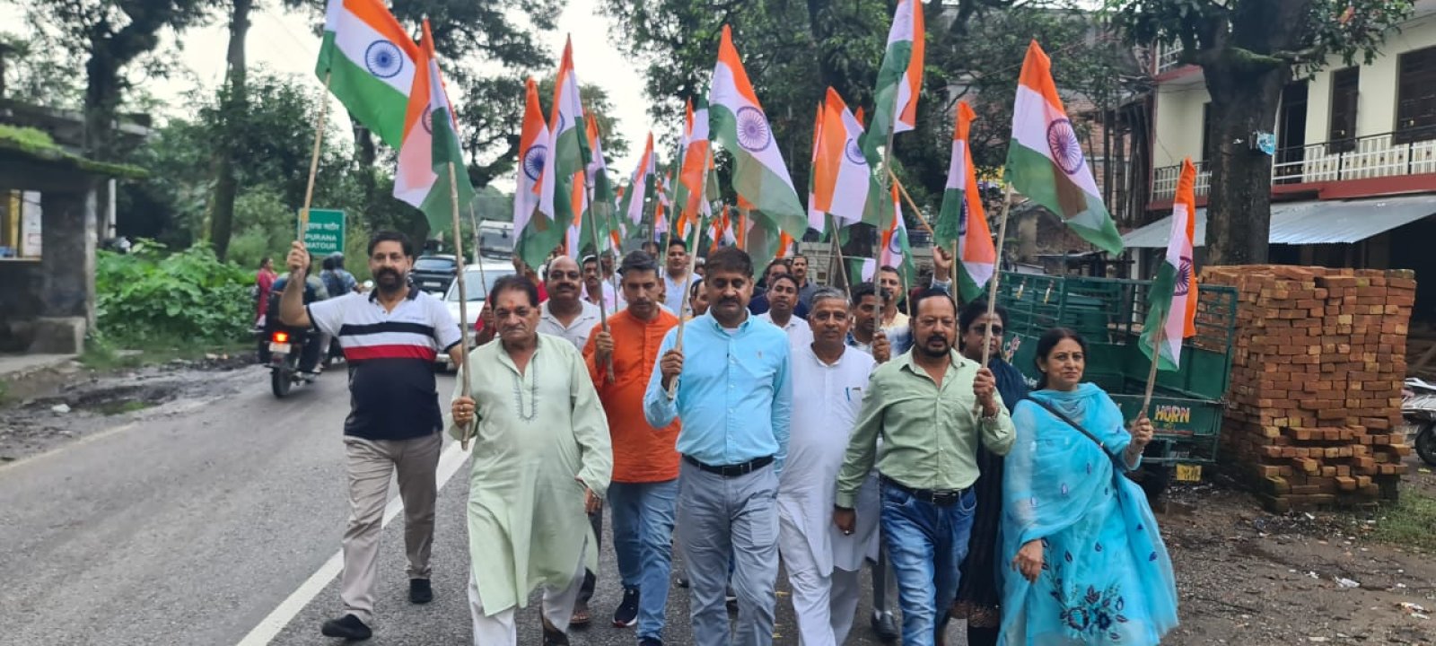भाजपा मंडल कांगड़ा ने निकाली तिरंगा यात्रा