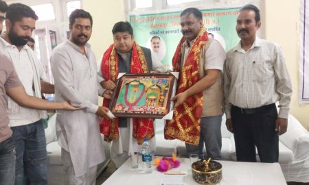 विधानसभा के 66 पंजीकृत कामगारों को वितरित किए इंडक्शन और सोलर लैंप