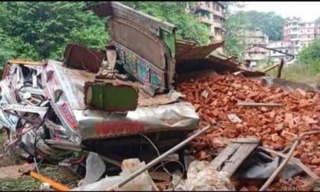 हमीरपुर के लम्बलू में हुआ दर्दनाक हादसा, चालक की गई जान