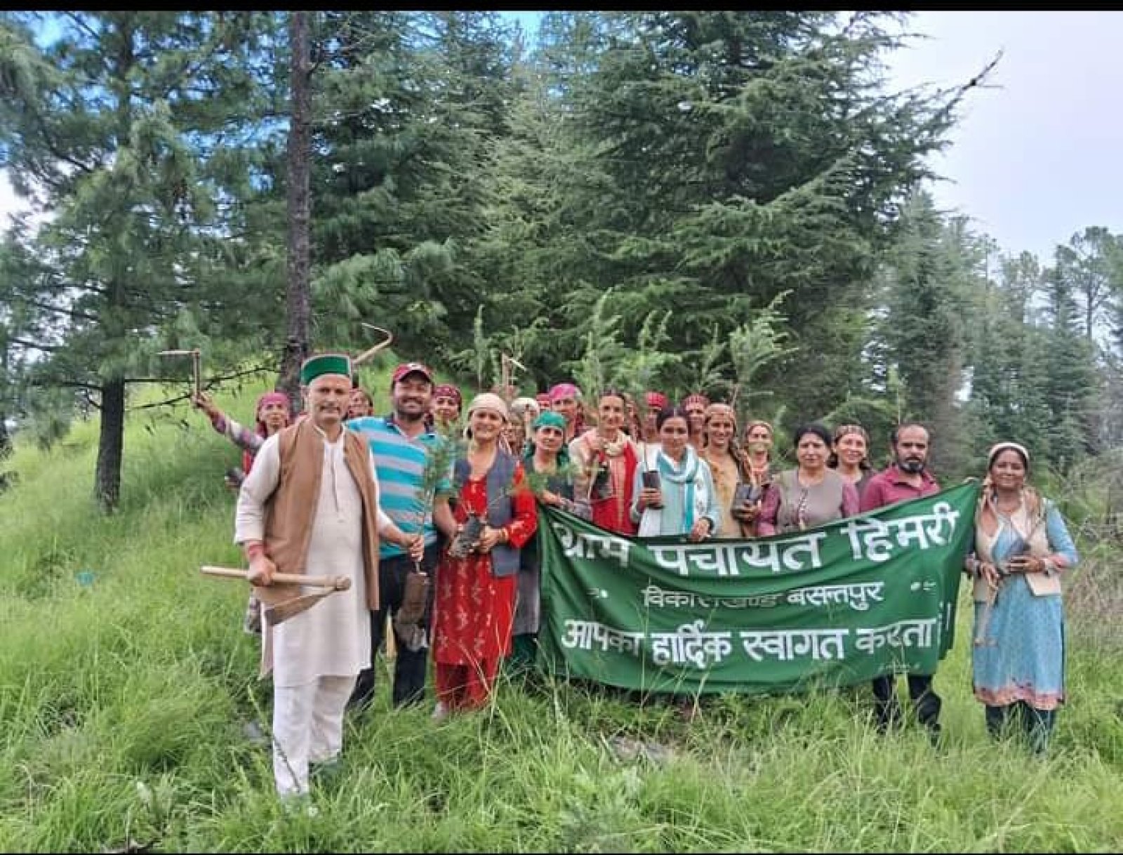 हिमरी पंचायत में “एक पौधा मां के नाम” अभियान के अंतर्गत पौधारोपण प्रक्रिया जारी