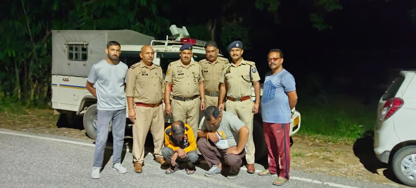 220 ग्राम चरस सहित दो व्यक्ति गिरफ्तार