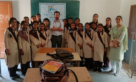 ज्वालामुखी विधानसभा क्षेत्र के सरकारी स्कूलों में सैनिटरी नैपकिन किए वितरित