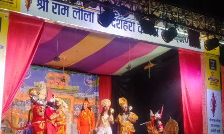 रामलीला दाड़ी में सुग्रीव की सहायता हेतू विचार-विमर्श करते श्री राम