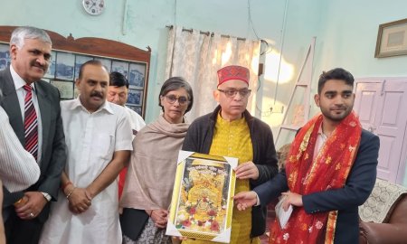 मुख्य न्यायाधीश राजीव शकधर ने ब्रजेश्वरी मंदिर कांगड़ा में टेका माथा