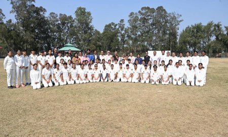 इंटर कॉलेज महिला क्रिकेट प्रतियोगिता में एमसीएम डीएवी कॉलेज की टीम ने सेमीफाइनल में किया प्रवेश