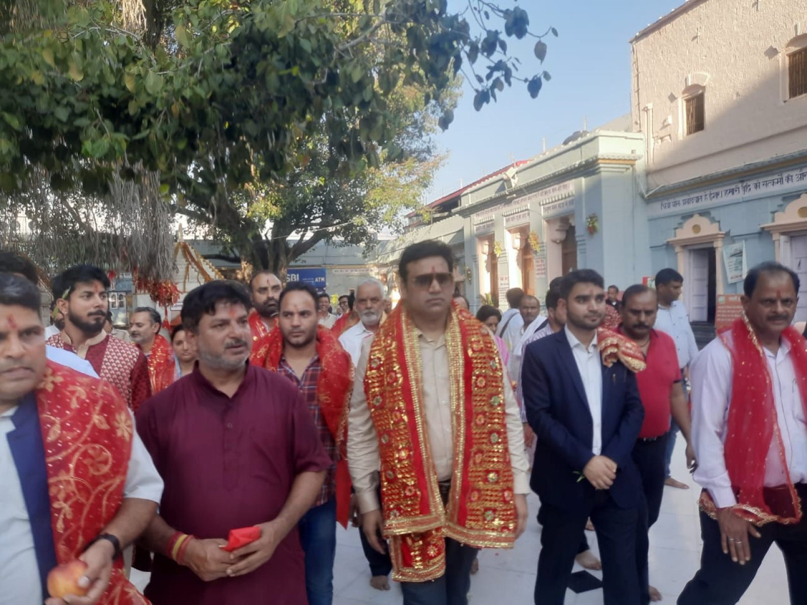 आर.एस बाली ने परिवार सहित ब्रजेश्वरी मंदिर कांगड़ा में टेका माथा