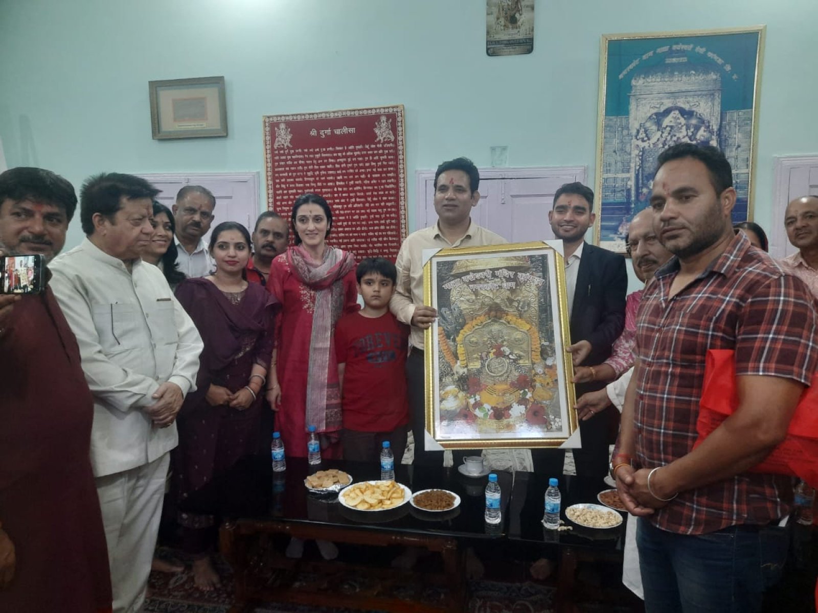 आर.एस बाली ने परिवार सहित ब्रजेश्वरी मंदिर कांगड़ा में टेका माथा